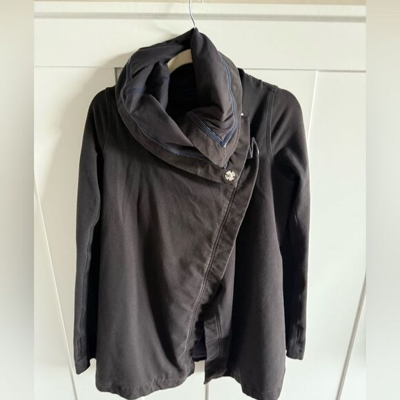 Lululemon Savasana Wrap - Picture 2 of 12